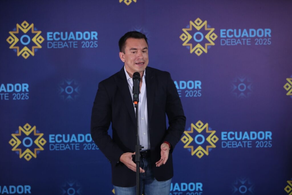 Daniel Noboa durante el debate presidencial.