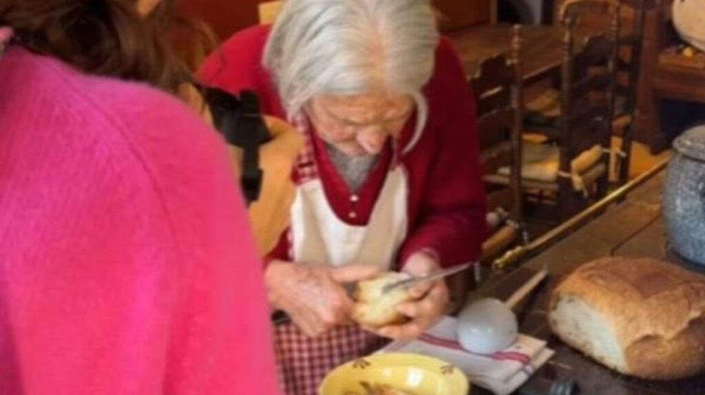 El pan es un ingrediente principal de esta sopa.