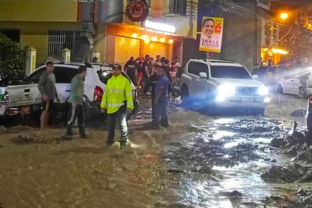 Unidades policiales brindan apoyo en Piñas. Foto: Policía Ecuador