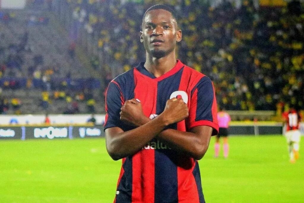 Frikson Borja celebra un gol con Deportivo Quito antes de llegar a El Nacional.