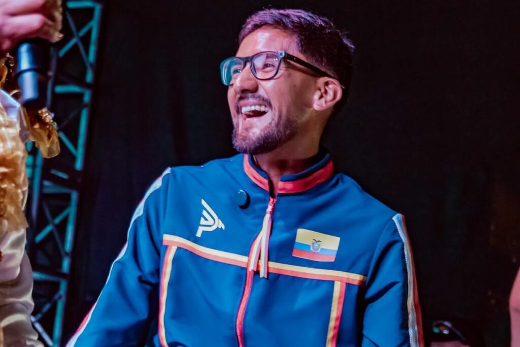 Daniel Pintado, campeón olímpico de marcha, en un evento en su natal Cuenca.