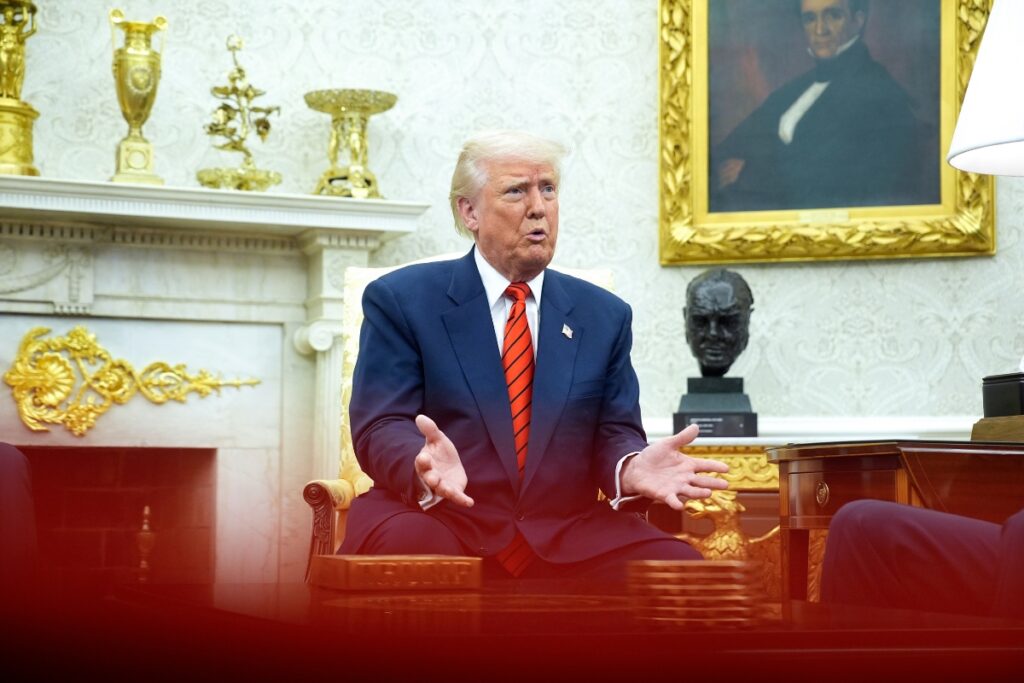 Donald Trump en una reunión en la Oficina Oval.