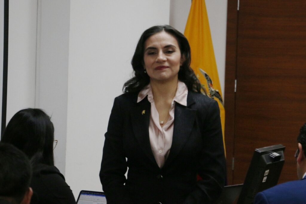 Verónica Abad en la audiencia de acción de protección por los decretos.