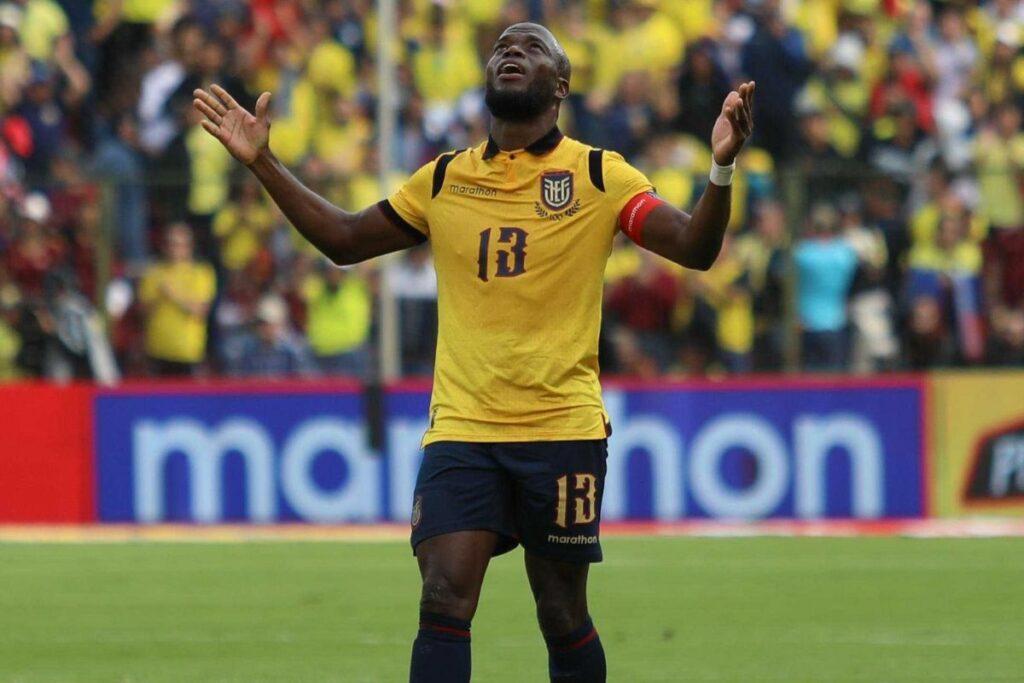 Enner Valencia celebra un gol con la Selección de Ecuador ante Venezuela.