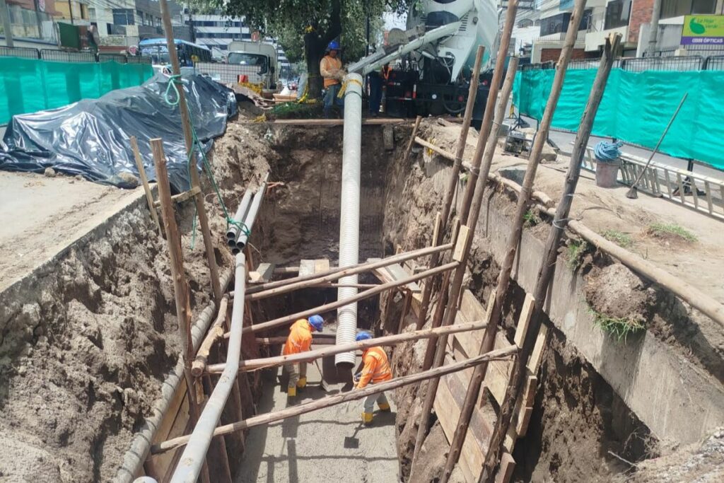 El sábado pasado se realizó la fundición de la tapa de losa con hormigón para el posterior rellenado y culminación de los trabajos.