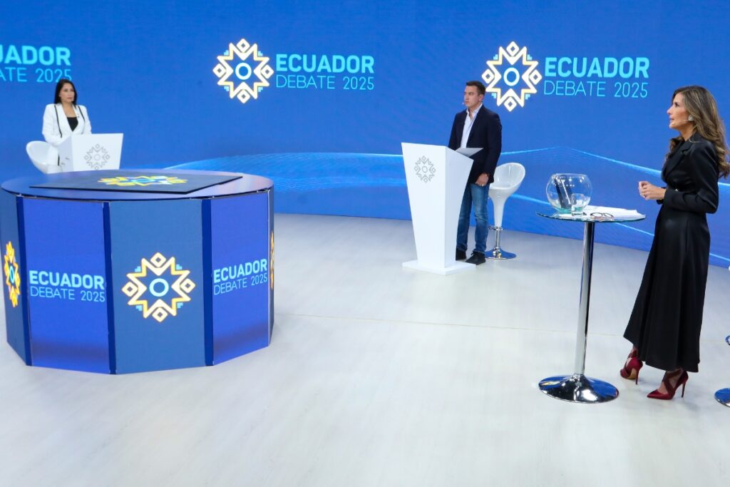 Debate presidencial entre Daniel Noboa y Luisa González.