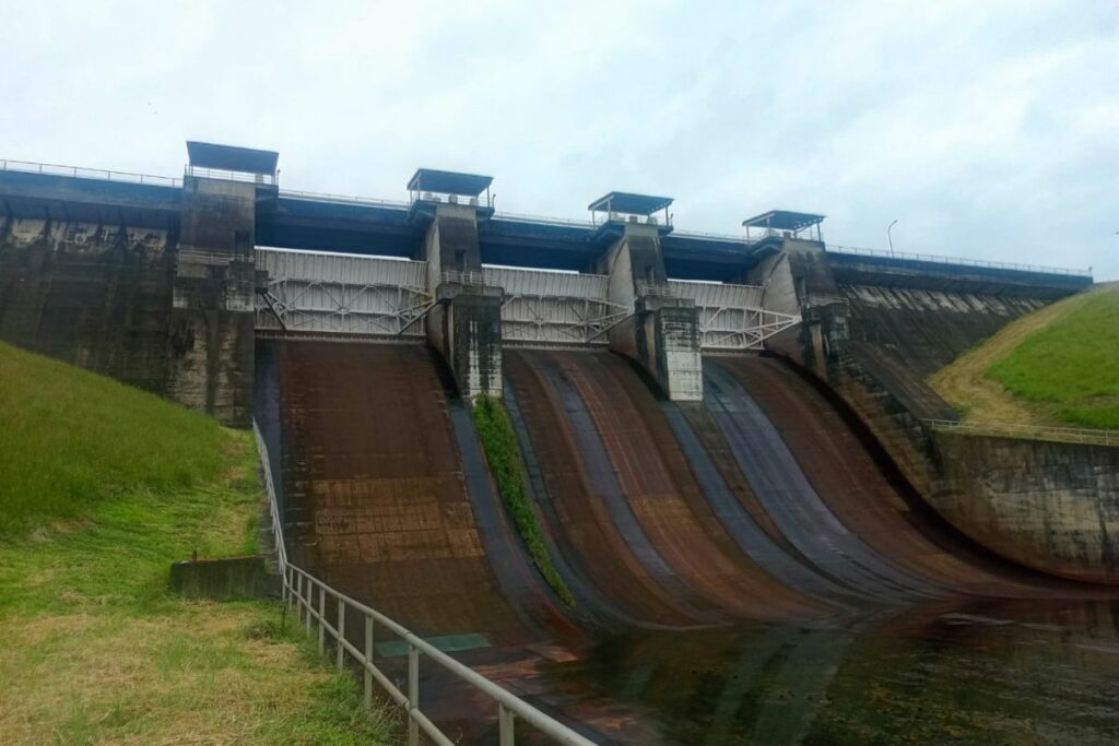Celec reguló descargas en la presa Daule Peripa, en Guayas.
