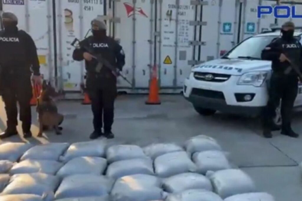 Policía de Ecuador incauta más de 2,5 toneladas de cocaína en Posorja.