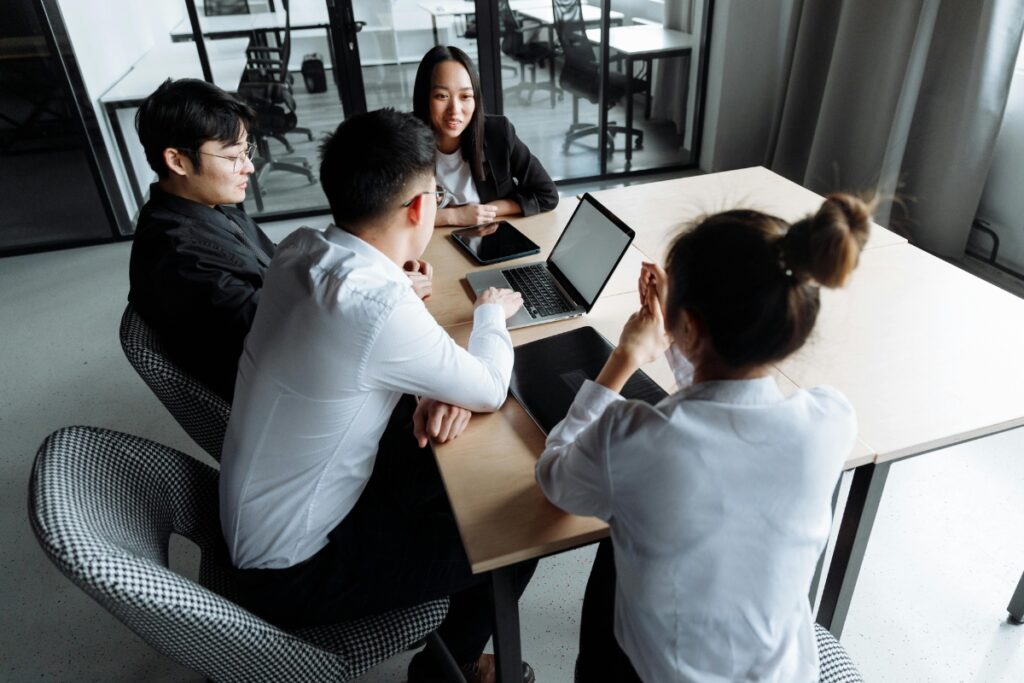 Millones de mujeres siguen enfrentándose a obstáculos persistentes para acceder a un trabajo decente. Foto: Pexels