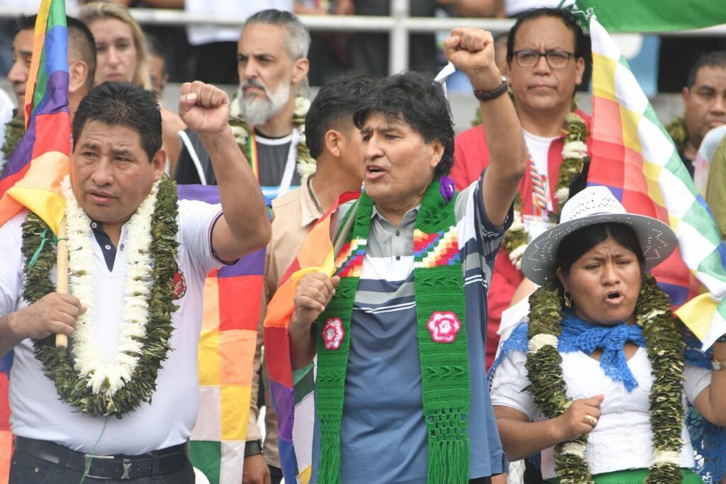 El expresidente Evo Morales tiene una orden de detención por una causa de trata de personas. A pesar de ello, fue al mitin de su nuevo partido político.