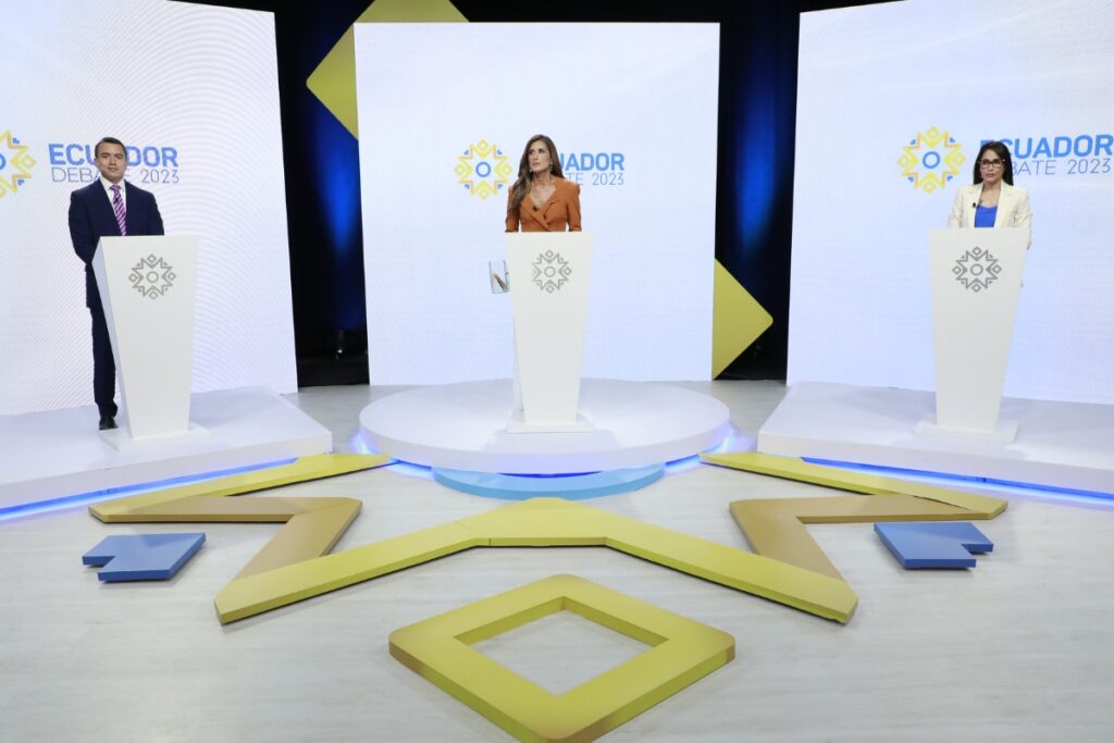 Daniel Noboa y Luisa González en el debate presidencial de la segunda vuelta en 2023.