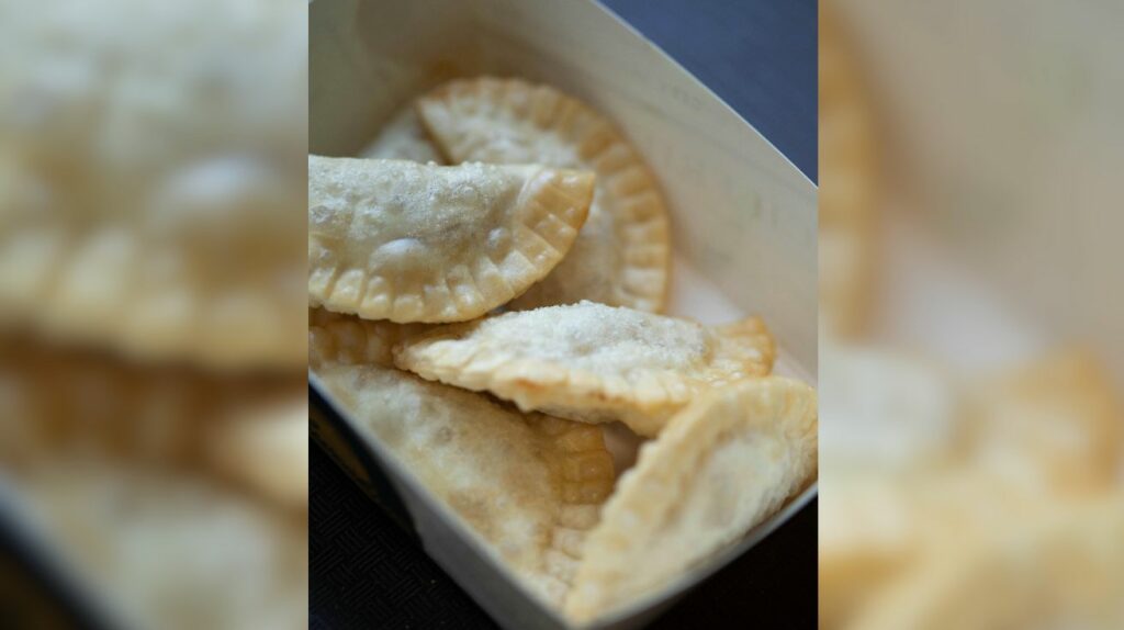 Las empanadas de morocho son un ícono de la cocina ecuatoriana.