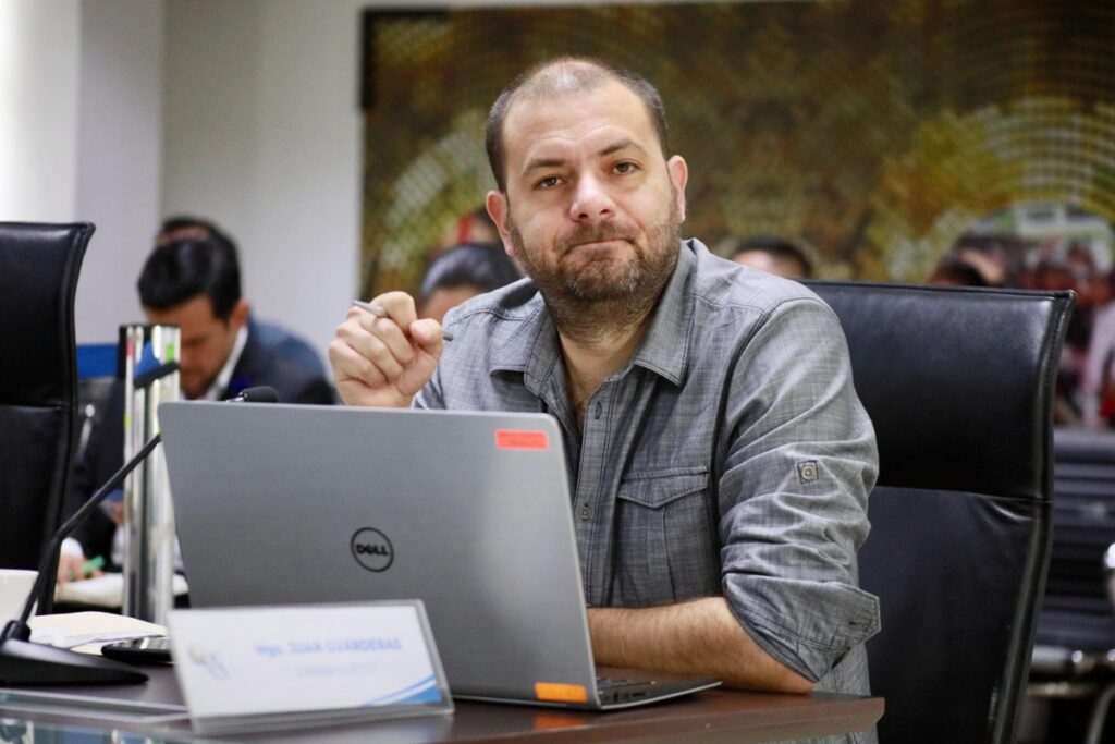 Juan Esteban Guarderas, exconsejero del Cpccs en una reunión del Pleno.