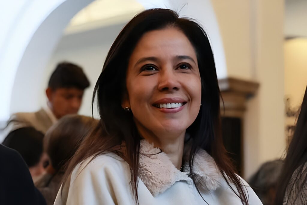 Daniel Noboa encargó la vicepresidencia a Cynthia Gellibert.