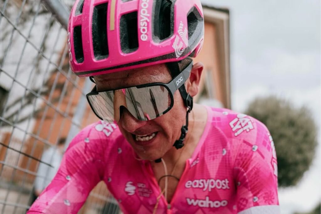 Richard Carapaz con el EF Team en la carrera Tirreno Adriático.