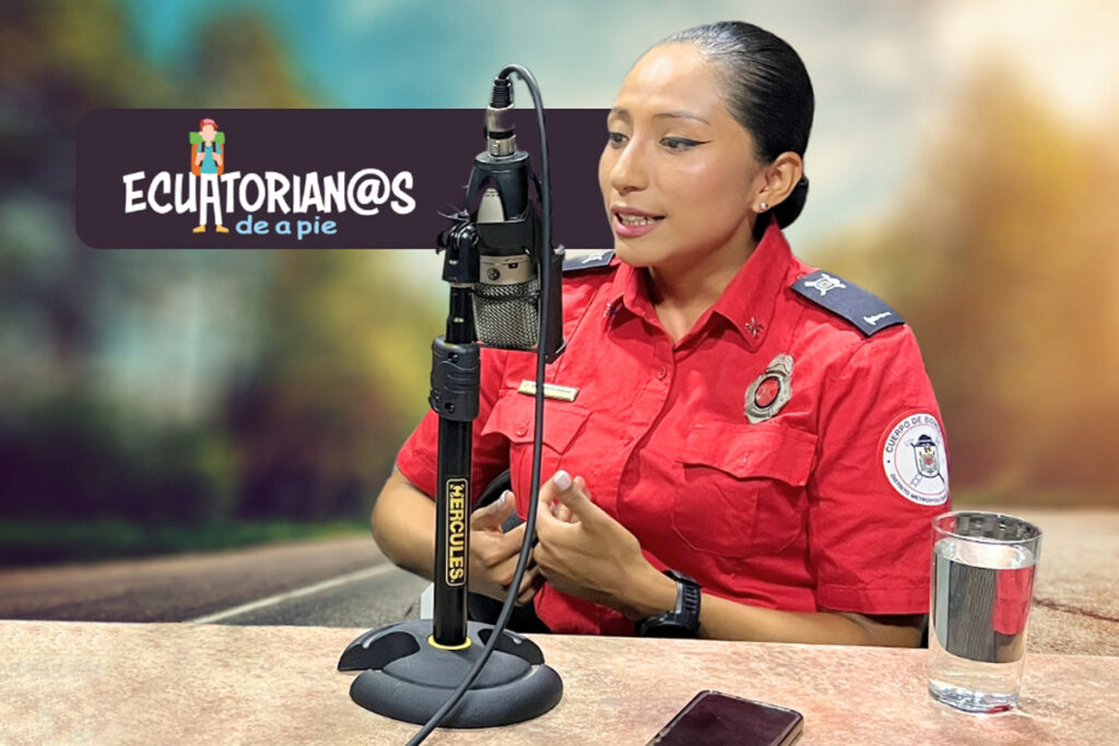 Bárbara Rodríguez durante la grabación del pódcast ‘Ecuatorian@s de a pie’ en la cabina de EL COMERCIO.