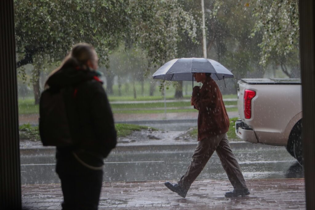Las lluvias estarán acompañadas de fuertes vientos.