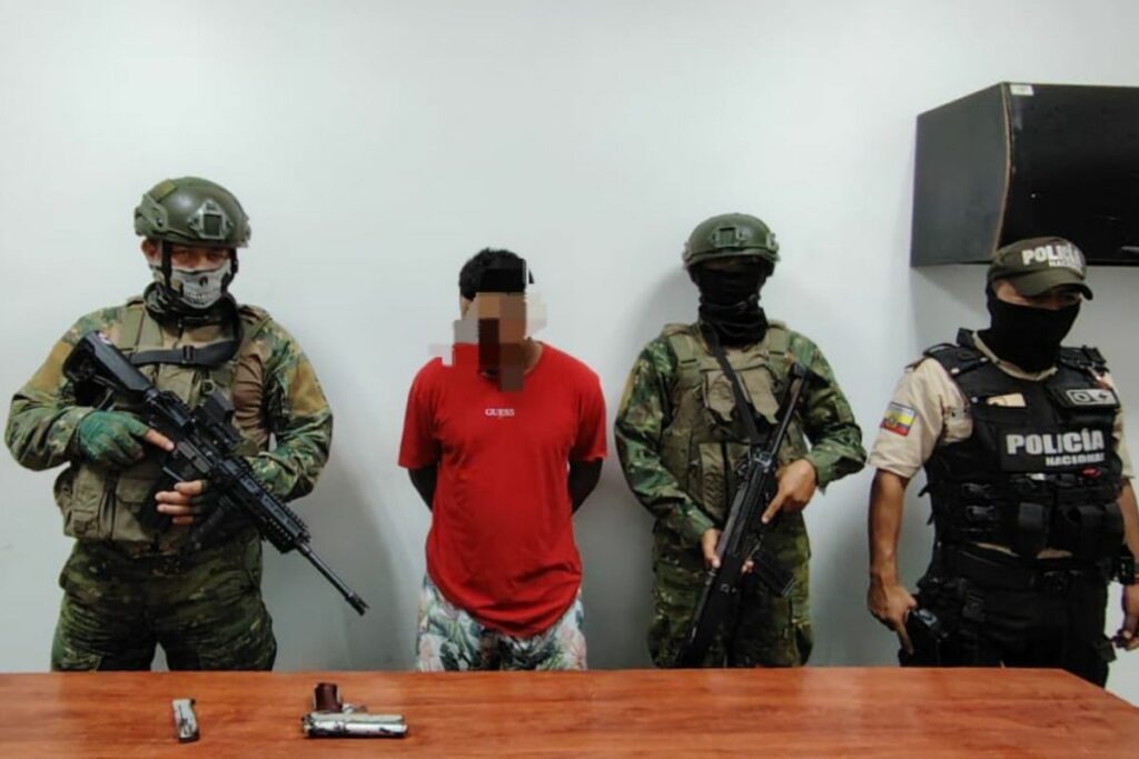 El operativo se cumplió la madrugada de este domingo 23 de marzo de 2025 en Pedernales. Cortesía: Fuerzas Armadas