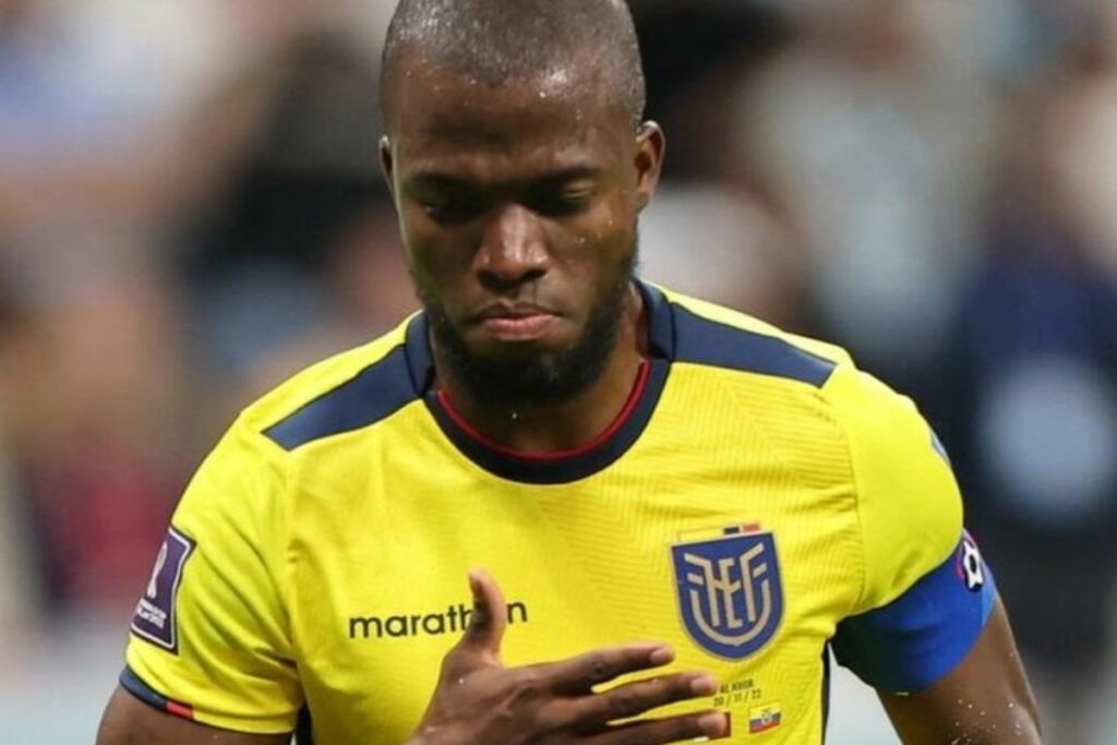 Enner Valencia con la camiseta de la Selección de Ecuador.