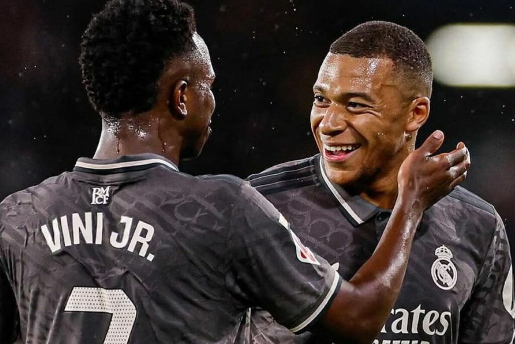 Vinícius Júnior y Kylian Mbappé en un partido con el Real Madrid.