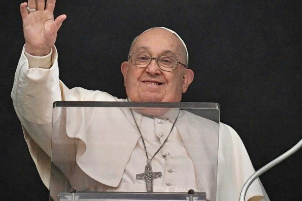 El papa Francisco recibió mensajes de varios futbolistas deseándole una pronta recuperación.