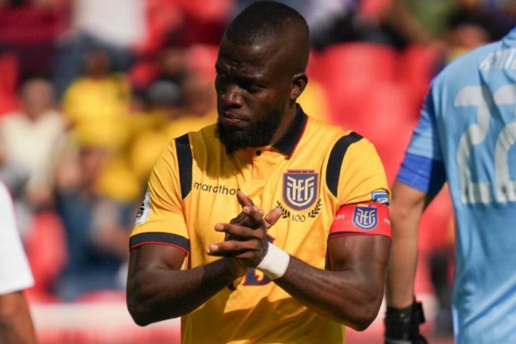Enner Valencia celebra su gol con Ecuador ante Venezuela.