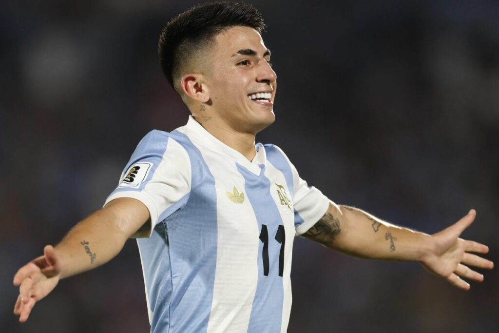 Thiago Almada anotó el gol de la victoria de Argentina sobre Uruguay.