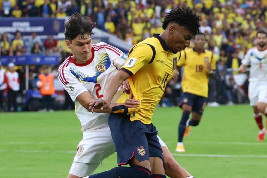 Kevin Rodríguez durante el partido entre Ecuador y Venezuela por las eliminatorias.