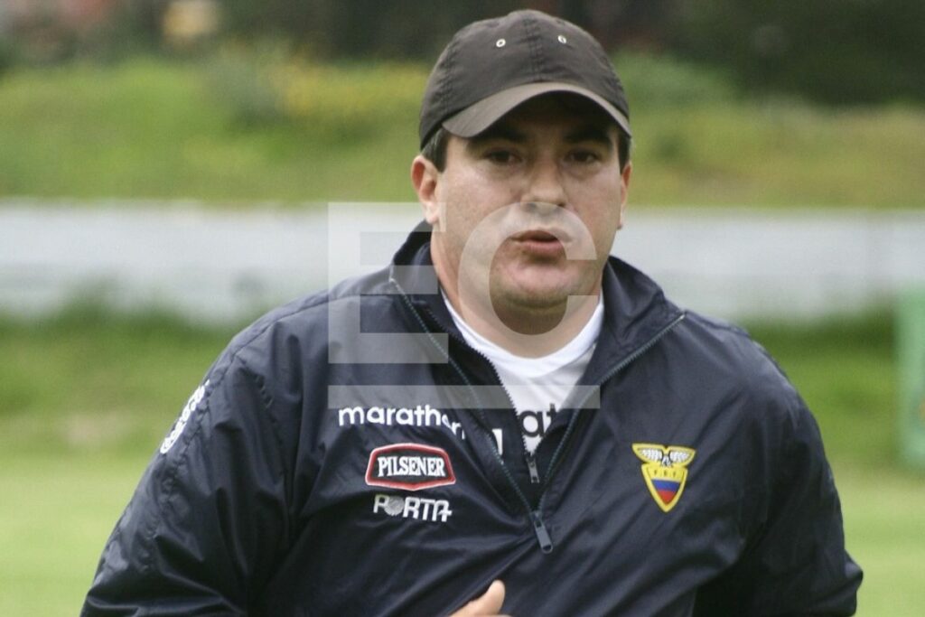 Armando Osma durante su etapa como asistente técnico de la Selección de Ecuador.
