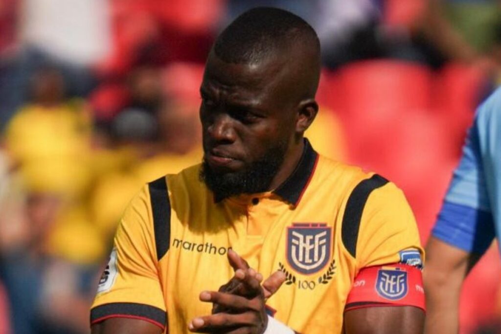 Enner Valencia en un partido con la Selección de Ecuador.