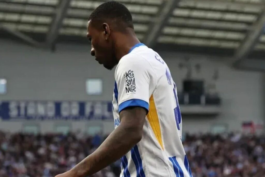 Pervis Estupiñán quedó eliminado de la FA Cup.
