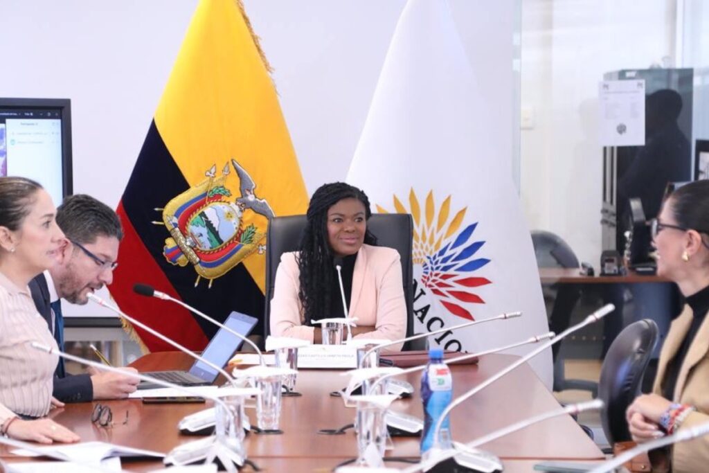 Paola Cabezas habló sobre la moneda oficial del Ecuador.