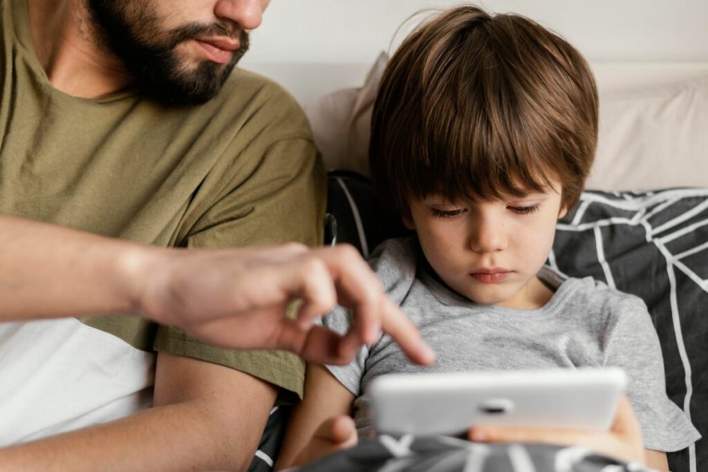 TikTok ofrece herramientas para un control parental adecuado. Foto: Freepik.