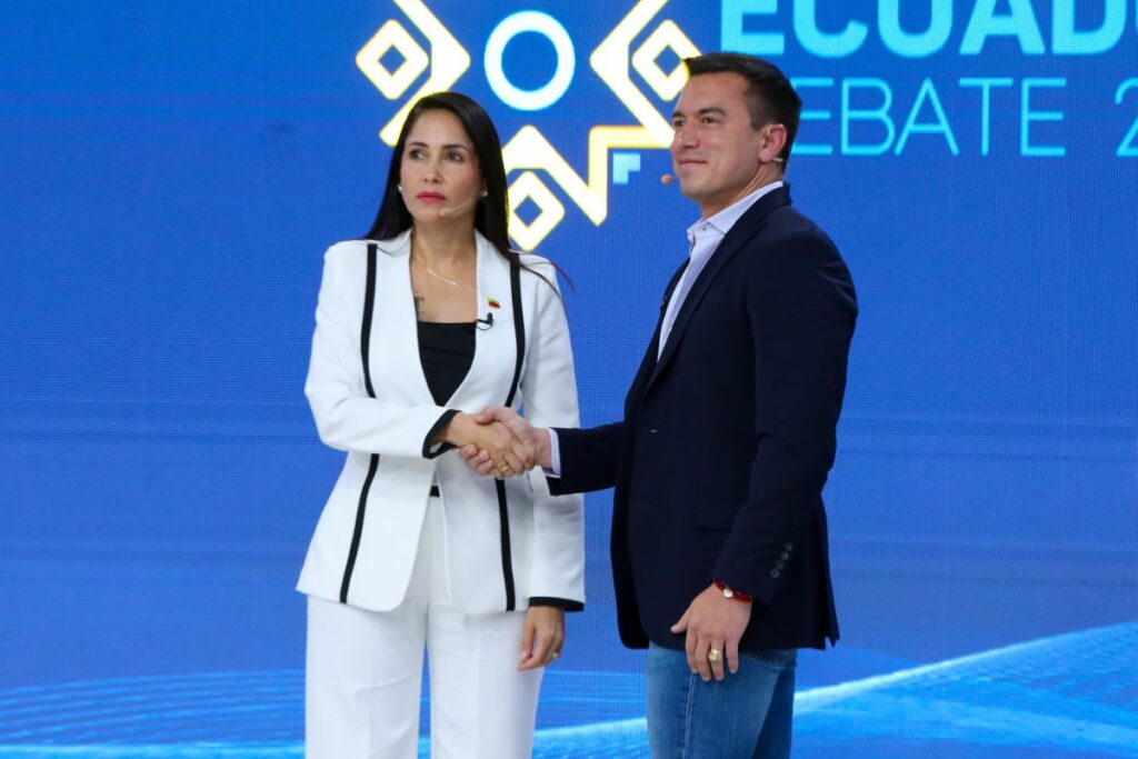 Luisa González y Daniel Noboa, en el debate de ayer domingo 23 de marzo de 2025.
