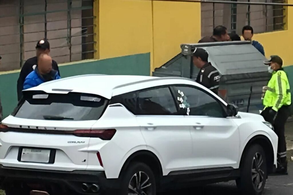 La mujer fue asesinada en el interior de su vehículo, en el norte de Quito