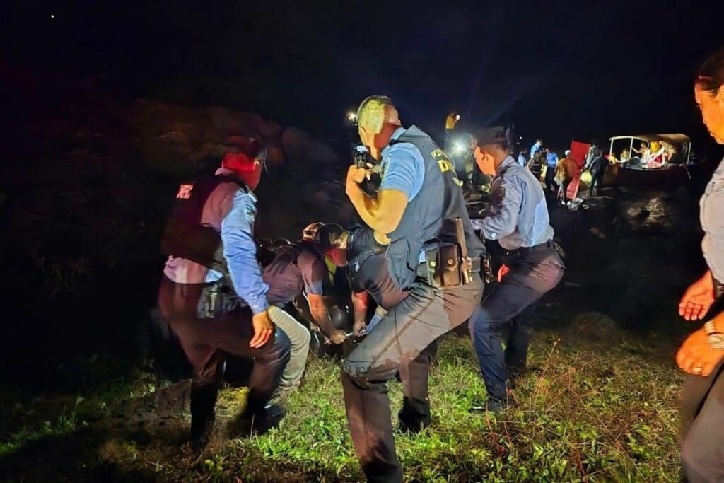De las 17 personas afectadas por la caída del avión en Honduras, al menos 15 eran pasajeros; dos menores de edad
