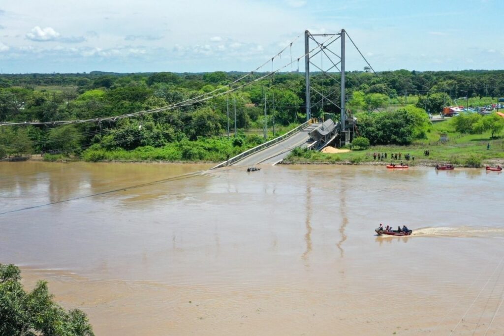 La caída del puente de Daule dejó un fallecido, cinco heridos y dos desaparecidos