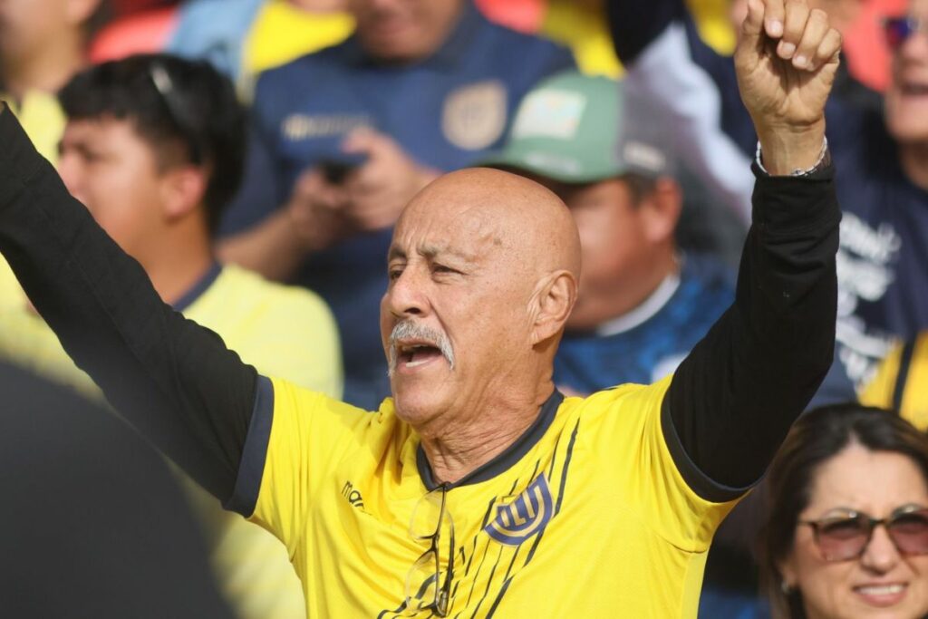 Hincha ecuatoriano en el estadio Rodrigo Paz Delgado en el partido entre Ecuador y Venezuela del 21 de marzo de 2025.