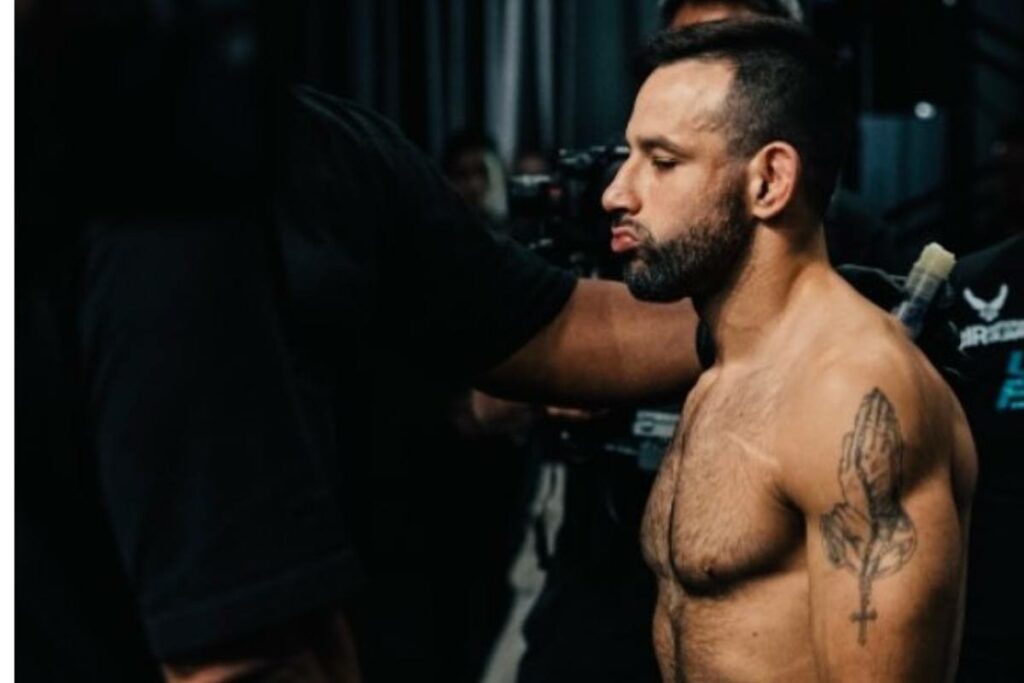 Carlos Vera, luchador ecuatoriano que compite en la UFC.