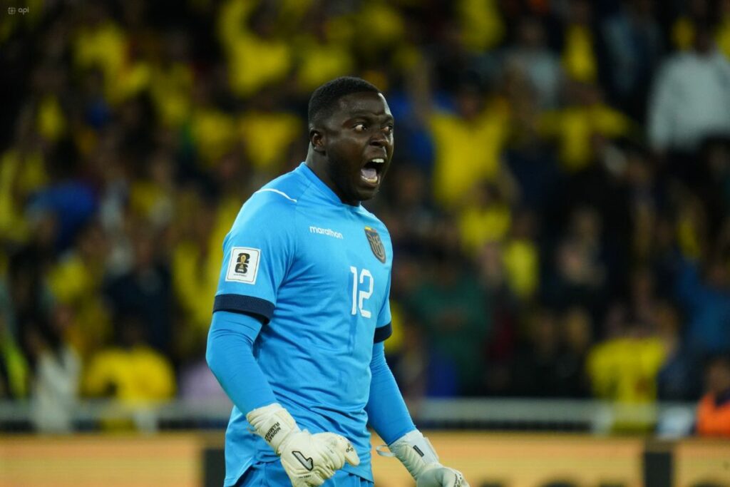 Moisés Ramírez, arquero de la Selección de Ecuador en las eliminatorias al Mundial 2026.