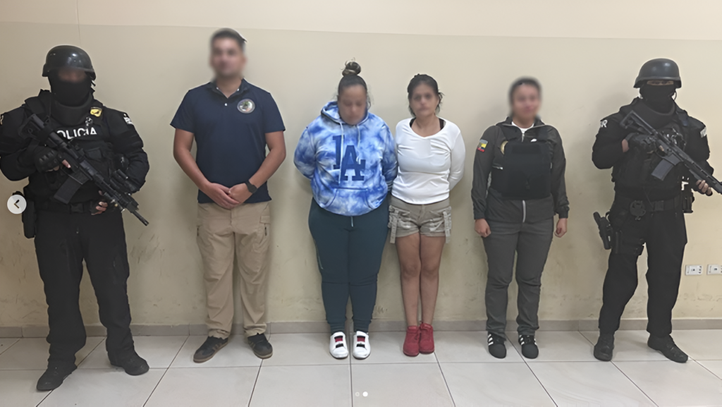 La Policía arrestó en Guayaquil a dos ecuatorianas acusadas de tráfico de personas y fraude de visas.