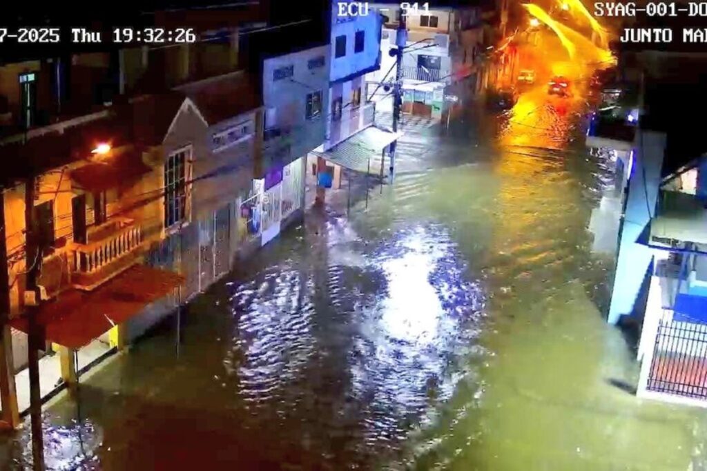 Fuertes lluvias en Guayaquil, Daule y Yaguachi causan inundaciones.