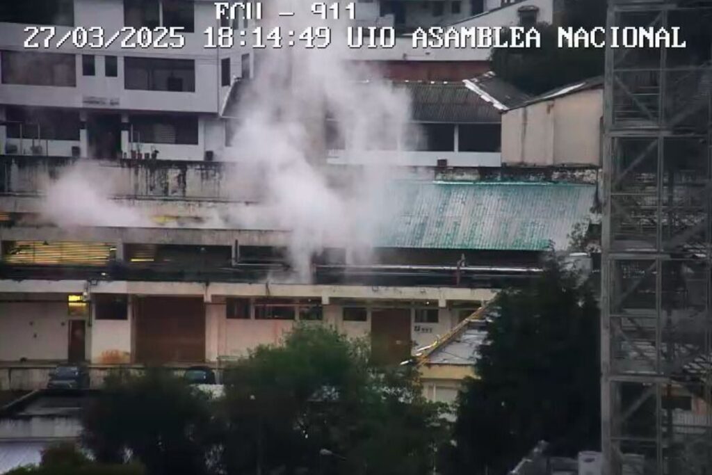 La nube de vapor en el Hospital Eugenio Espejo.