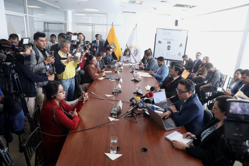 Las actuaciones de la 'Liga Azul' fueron revisadas en la Comisión de Seguridad de la Asamblea.