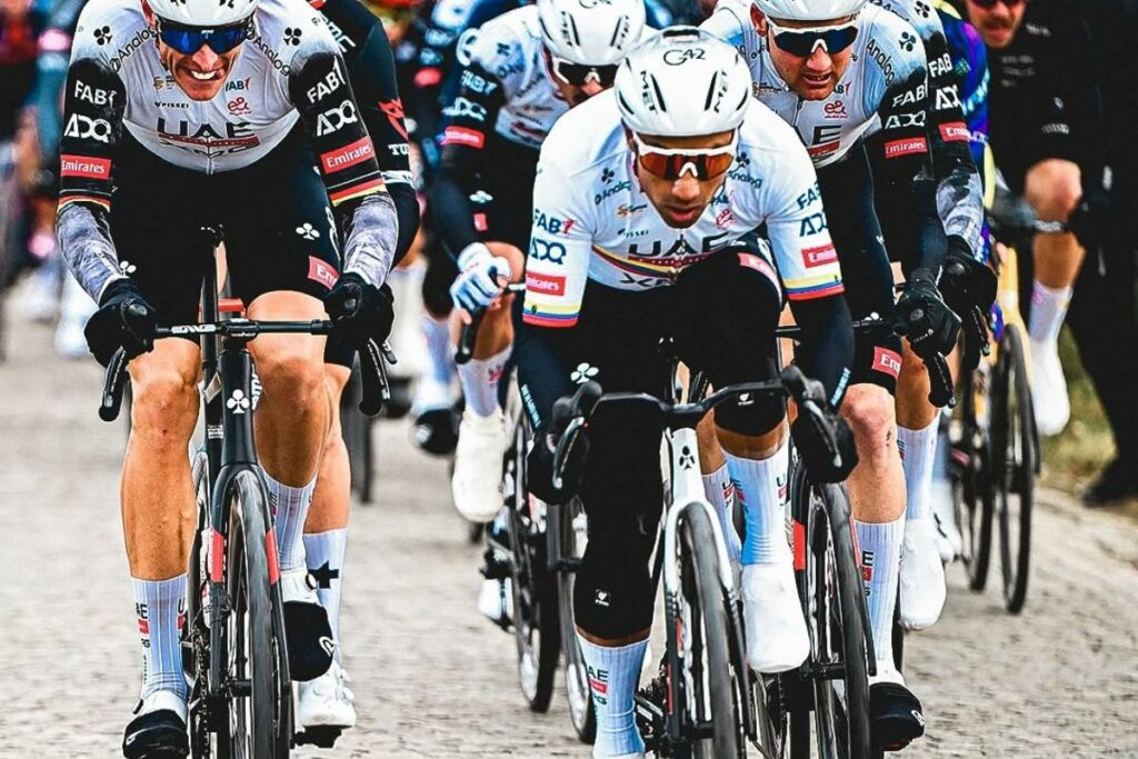 Jhonatan Narváez durante el recorrido de la Omloop Nieuwsblad en Bélgica.