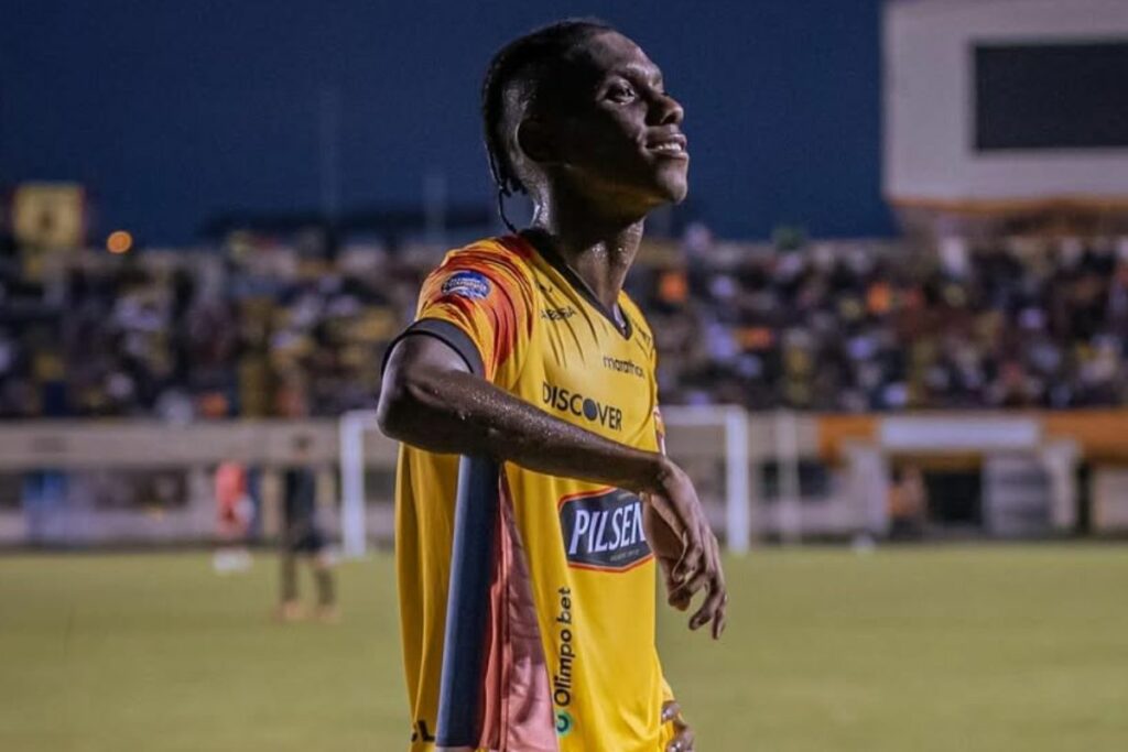 Allen Obando con la camiseta de Barcelona SC en abril de 2024.