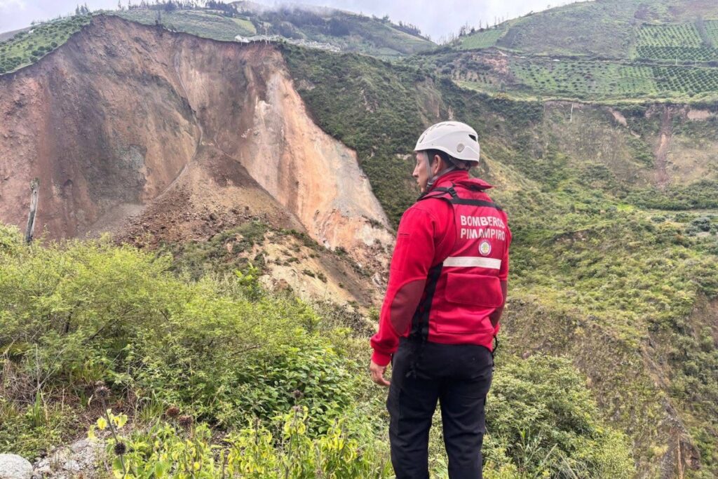 Varias instituciones locales y nacionales coordinan la atención de las emergencias por el deslizamiento de tierra en Pimampiro, Imbabura.