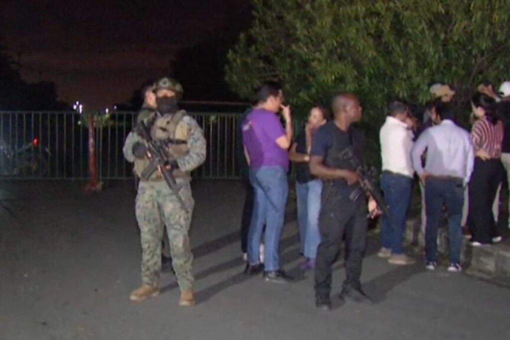 Personal de Arcsa fue desalojado de las oficinas en el Parque Samanes.