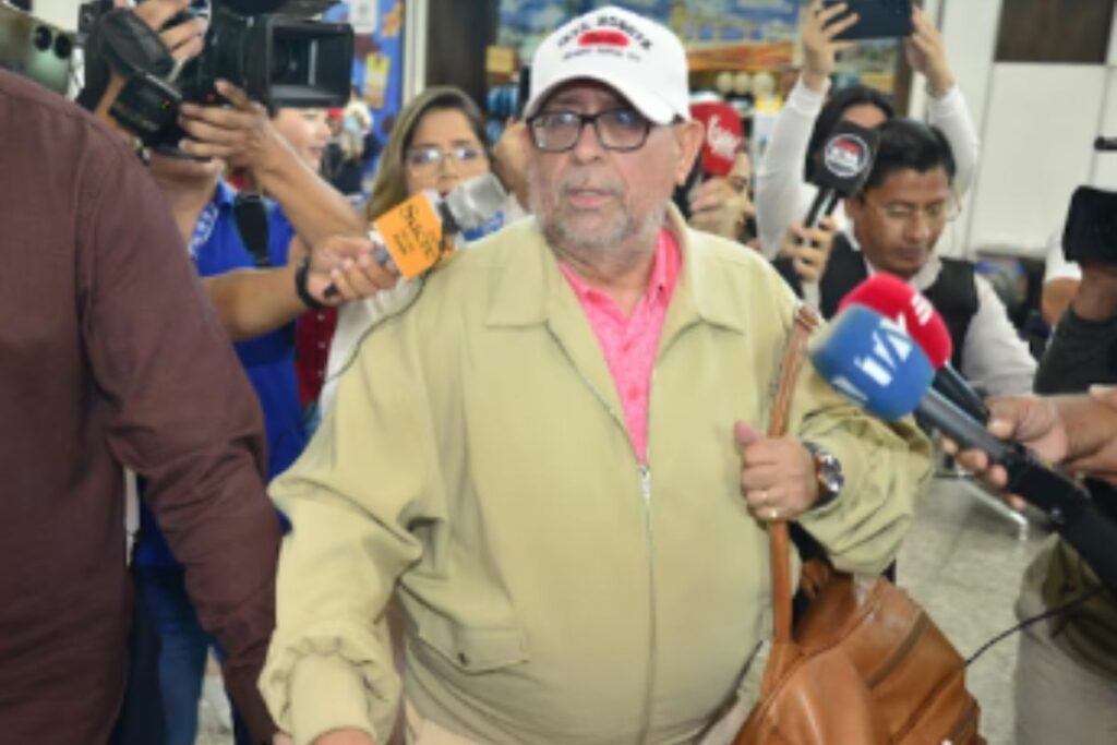 Eduardo Franco Loor este viernes 14 de marzo en su arribo a Guayaquil.