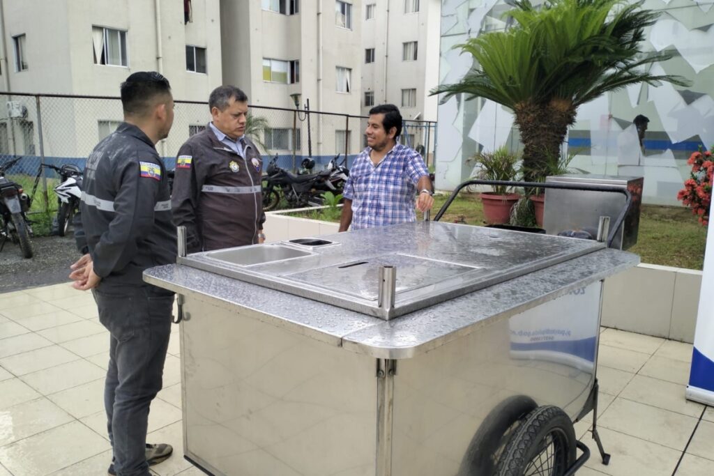 La Policía investigó el robo del triciclo del vendedor ambulante de Guayaquil.